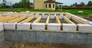Фундамент для дома Сланцы. Заказать под ключ цена от 3268 руб/м3